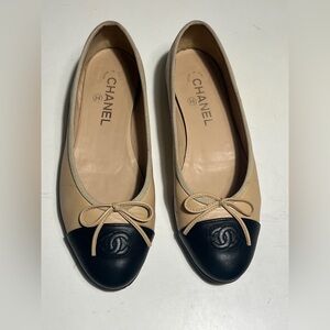 CHANEL Two-Tone Beige and Black Leather Bow Cap-Toe Flats